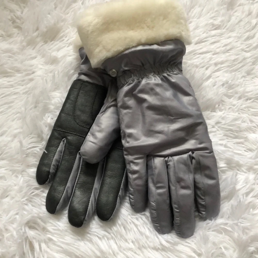 UGG women’s gloves
